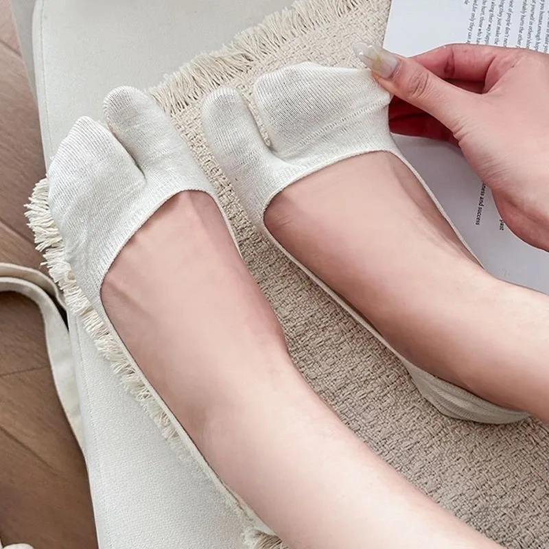 편안하고 통기성 좋은 두 손가락 양말 패션 보이지 않는 - Invisibility Sock Loafer 리뷰 및 가격